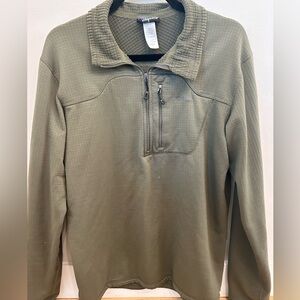Men’s Patagonia R1 1/4 zip fleece. Sz L